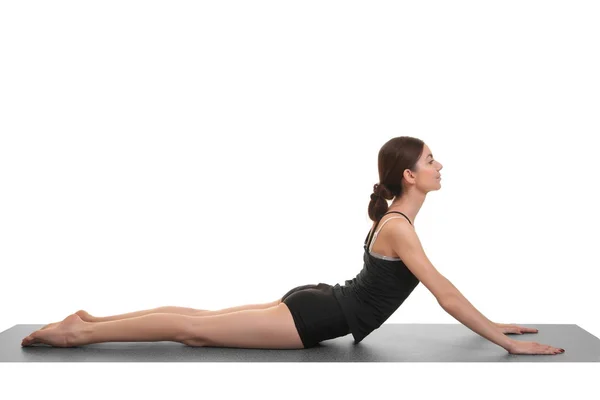 Žena, která dělá cvičení jógy na jóga mat — Stock fotografie