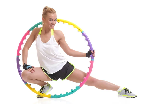 Joven mujer deportiva con hula hoop —  Fotos de Stock