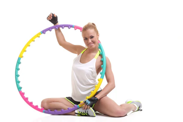 Joven mujer deportiva con hula hoop —  Fotos de Stock