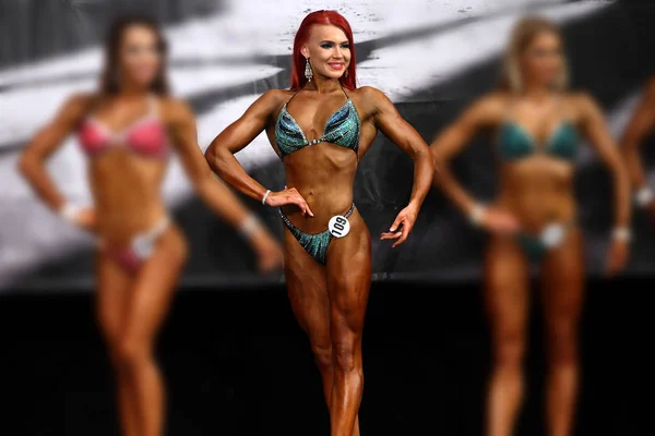 Model młody fitness bikini lekkoatletka — Zdjęcie stockowe