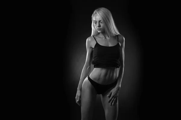 스포티 한 근육 여자 작업 — 스톡 사진