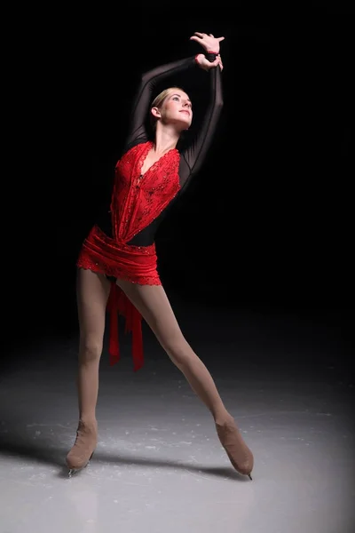 Patinaje chica bailando y patinaje sobre hielo —  Fotos de Stock