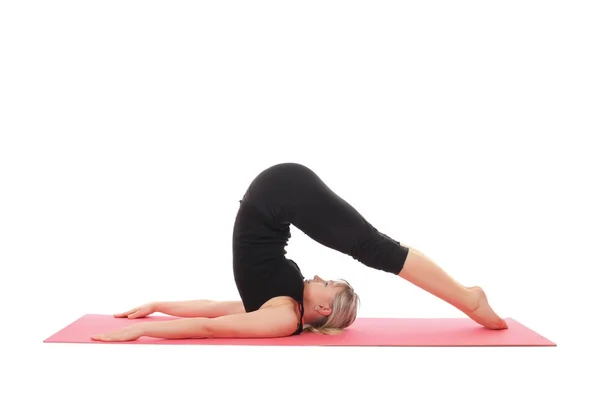 Hermosa mujer haciendo ejercicios de yoga —  Fotos de Stock