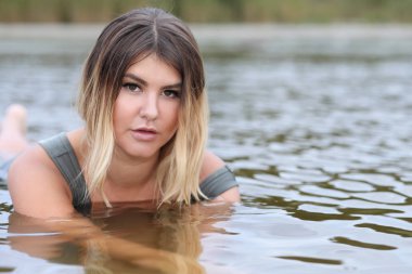 Genç bir kızın portresi