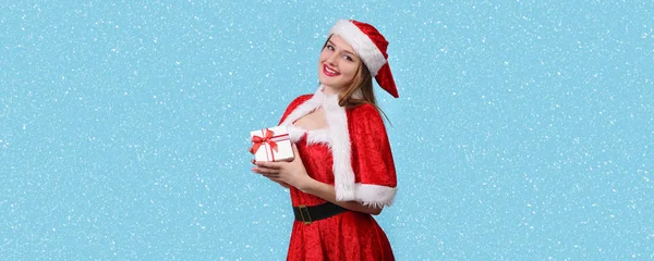 Retrato de hermosa chica sexy con ropa de Santa Claus —  Fotos de Stock