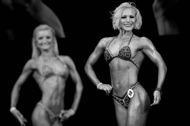 fitness model yarışmalarda poz