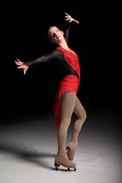 Skating girl dancing and ice skating — Stock Photo, Image