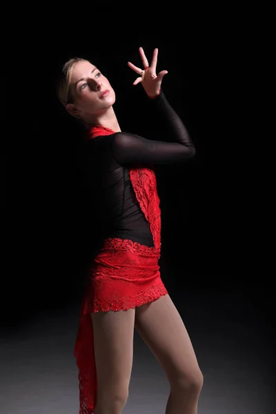 Skating girl dancing and ice skating — Stock Photo, Image