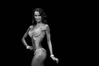 kas genç fitness model yarışmalarda poz