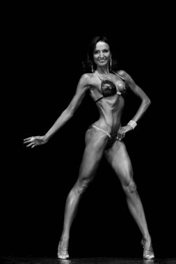 kas genç fitness model yarışmalarda poz