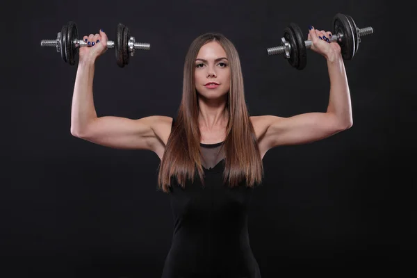 Sexig Ung Muskulös Kvinna Poserar Med Hantlar — Stockfoto