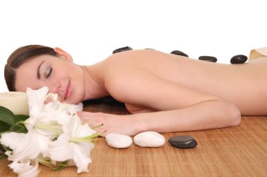 Kaplıcada dinlenen kadın