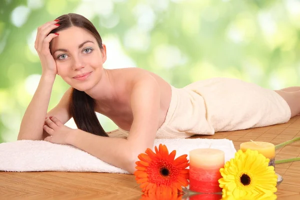 Mulher relaxante no spa — Fotografia de Stock