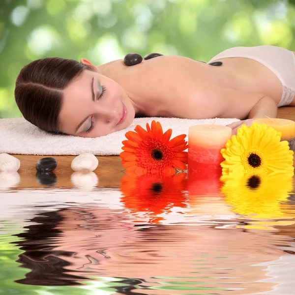 Woman relaxing in spa — Stock Photo, Image