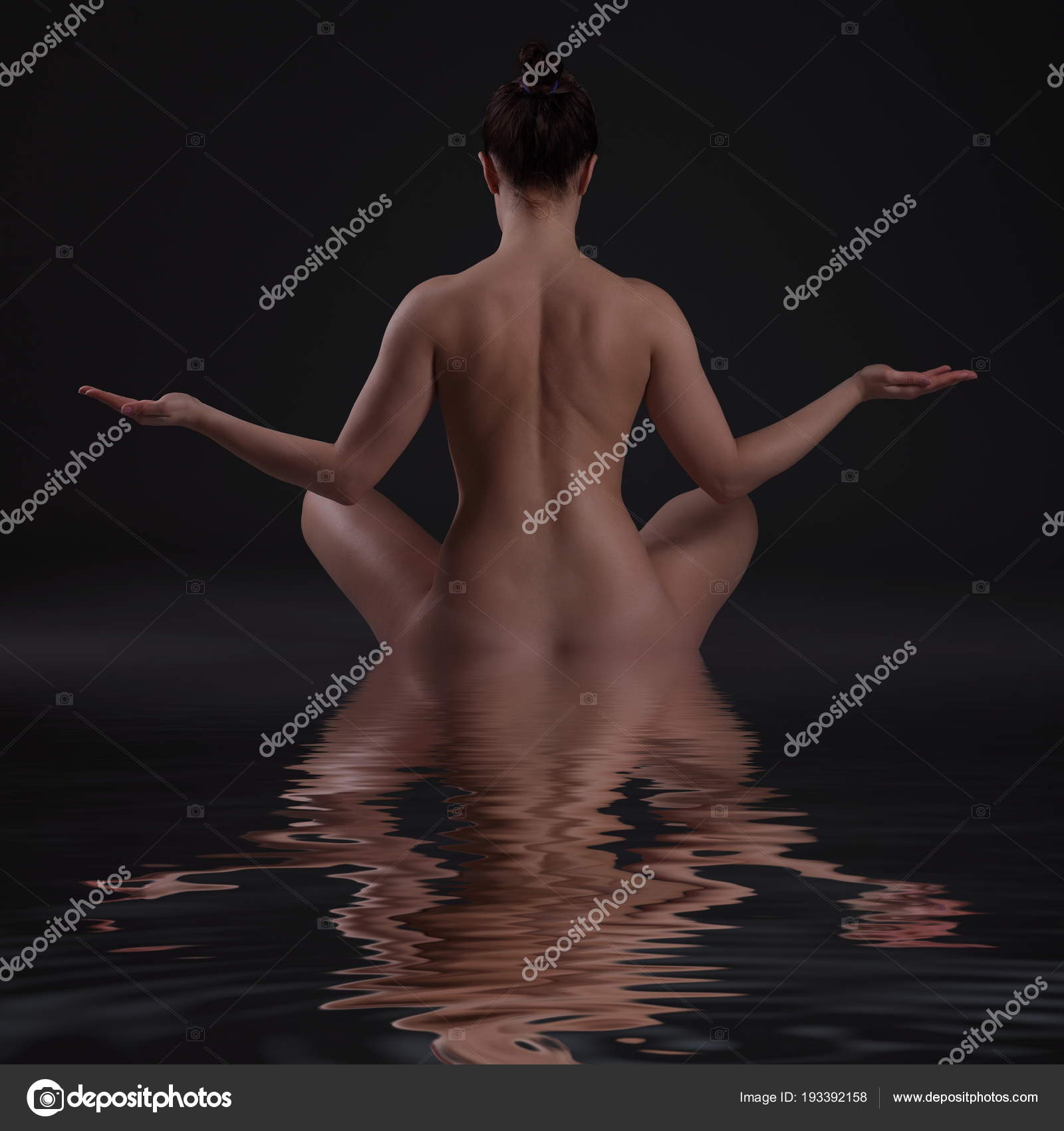 Sledování porna a spádové postele Sexy nahá žena tančí