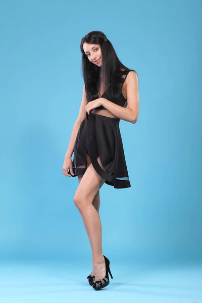 黒のドレスの若い美しい女の子 — ストック写真
