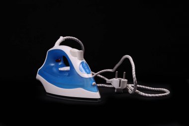 siyah arka plan üzerine beyaz mavi demir