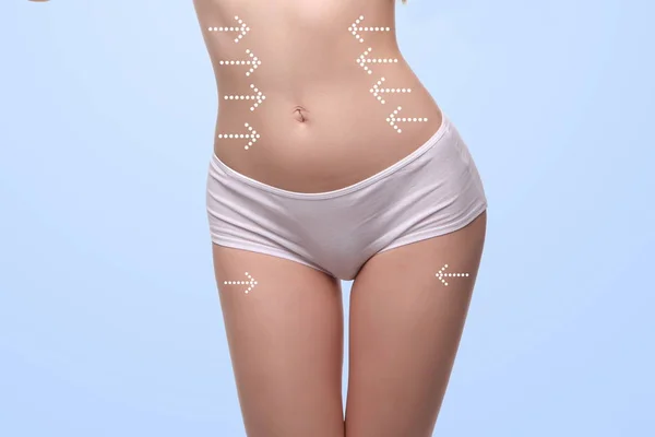 Vrouw met een slank figuur in witte lingerie — Stockfoto