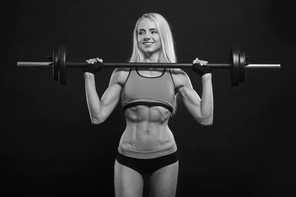 Woman lifting weight — Stock Photo, Image