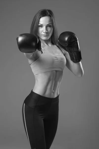 Mujer boxeadora bonita —  Fotos de Stock