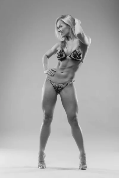 Mulher com corpo atlético perfeito — Fotografia de Stock