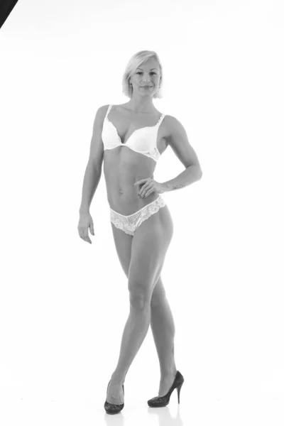Kobieta z doskonałym atletyczna budowa ciała — Zdjęcie stockowe