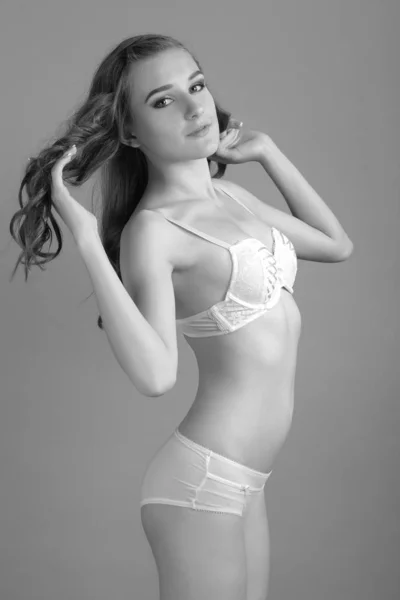 Sexig kvinna i vita underkläder vackra figur. — Stockfoto