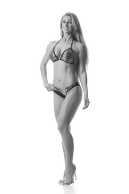 Bikinili genç kız.