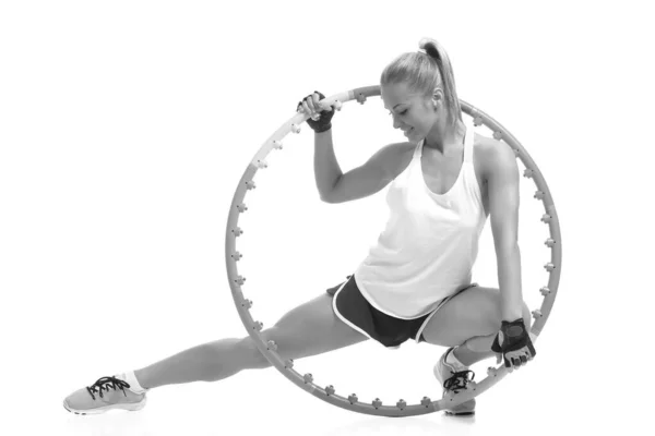 Jeune Femme Sportive Avec Hula Hoop Sur Fond Blanc — Photo