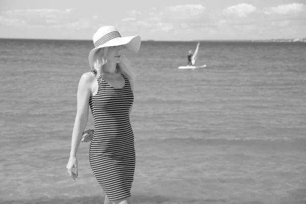 Mujer Feliz Playa Mar — Foto de Stock