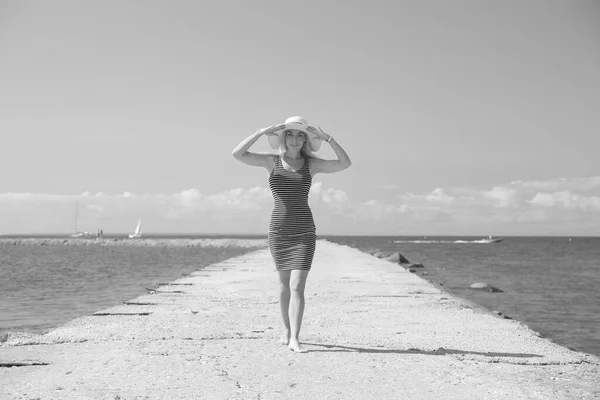 Mujer Feliz Playa Mar — Foto de Stock