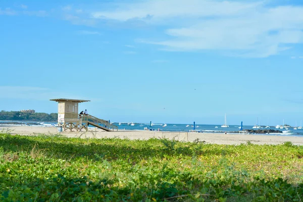 Lifeguard Booth Green Grass White Sand Blue Sky Tamarindo Beach — Stock Photo, Image