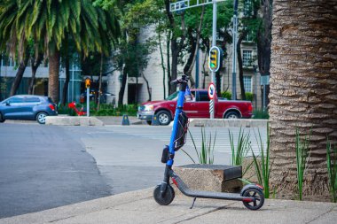 Mexico City 'de kiralık scooter.