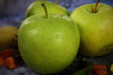 Üç yeşil elma yakın plan. Vegan Gıda, Sağlıklı Yaşam