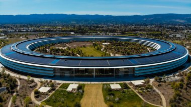 Apple Park, Apple Inc. 'in şirket merkezi, Cupertino, Kaliforniya, ABD' deki One Apple Park Way 'de yer almaktadır.