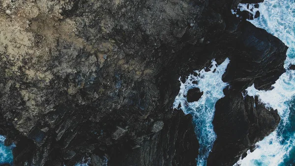 Geweldig Uitzicht Vanuit Lucht Zee Rotsen — Gratis stockfoto