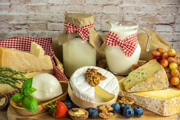 Milch im Krug, Milchprodukte Stockbild