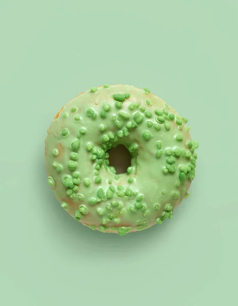 Frisch gebackener Donut — Stockfoto