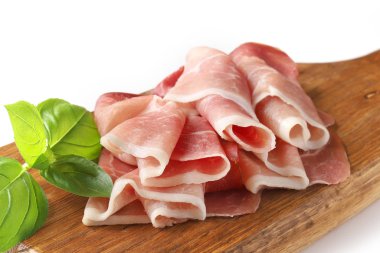 Prosciutto ahşap kesme tahtası üzerinde