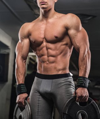 Adam ağır ağırlık mı spor salonunda. Atletik spor yaşam tarzı