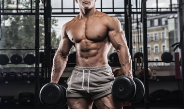 Modern Fitness Merkezi sağlıklı bir adam portresi