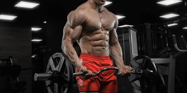 Brutale knappe Kaukasische bodybuilder uitwerkend opleiding in th — Stockfoto