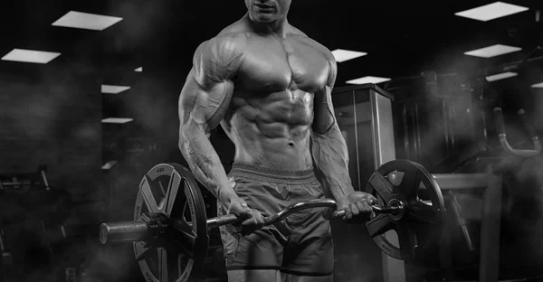 Μυϊκή bodybuilder αθλητικό μοντέλο γυμναστήριο που θέτουν μετά exercis — Φωτογραφία Αρχείου