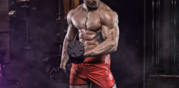 Man in gym. Muscular bodybuilder guy doing exercises with barbel — Stock Photo, Image