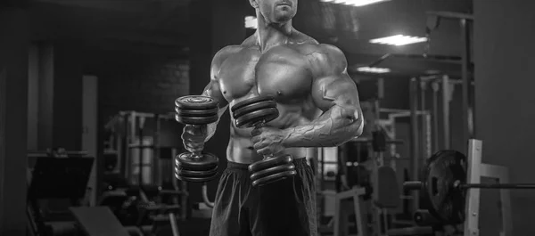 Closeup πορτρέτο του επαγγελματία bodybuilder προπόνηση με μπαρμπούνι — Φωτογραφία Αρχείου