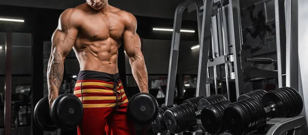 Μυϊκή Αθλητική Bodybuilder Άνθρωπος Σκληρή Προπόνηση Στο Γυμναστήριο Πάνω Από — Φωτογραφία Αρχείου