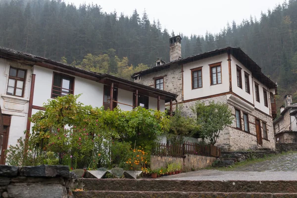 Il tradizionale villaggio di Shiroka Laka - Bulgaria — Foto Stock