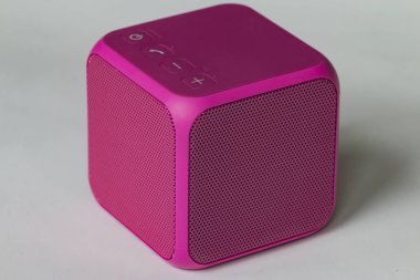 Kablosuz Taşınabilir pembe hoparlör küp