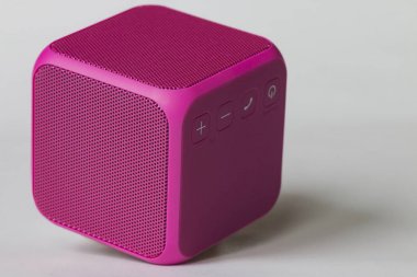 Kablosuz Taşınabilir pembe hoparlör küp