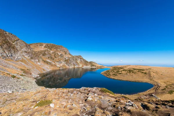 A vese-tó az egyik a hét Rila tavak. Rila-hegység, — Stock Fotó